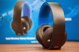 PlayStation-Gold-Wireless-Stereo-Headset-4